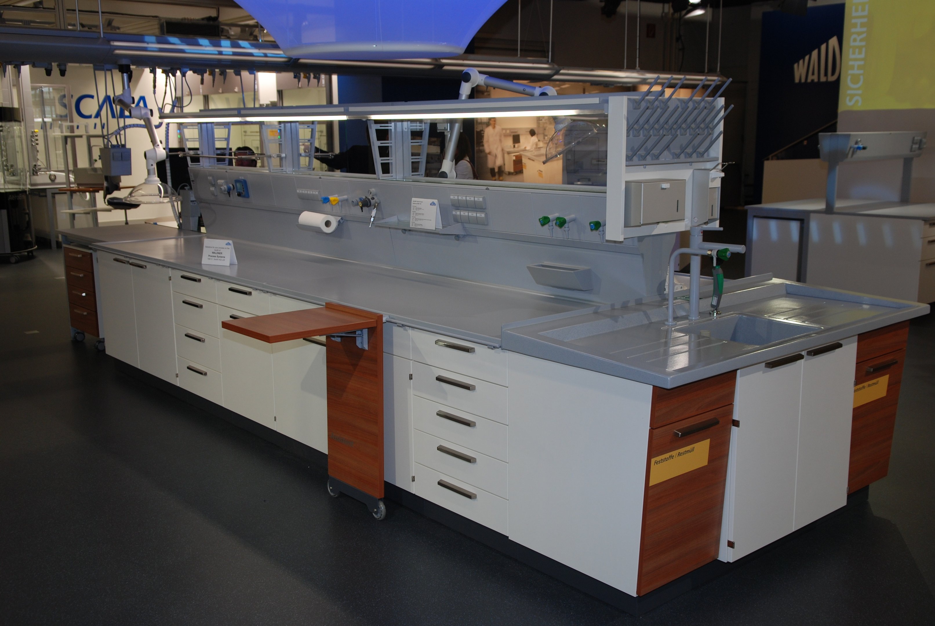 Stable laboratory bench with ergonomic seating