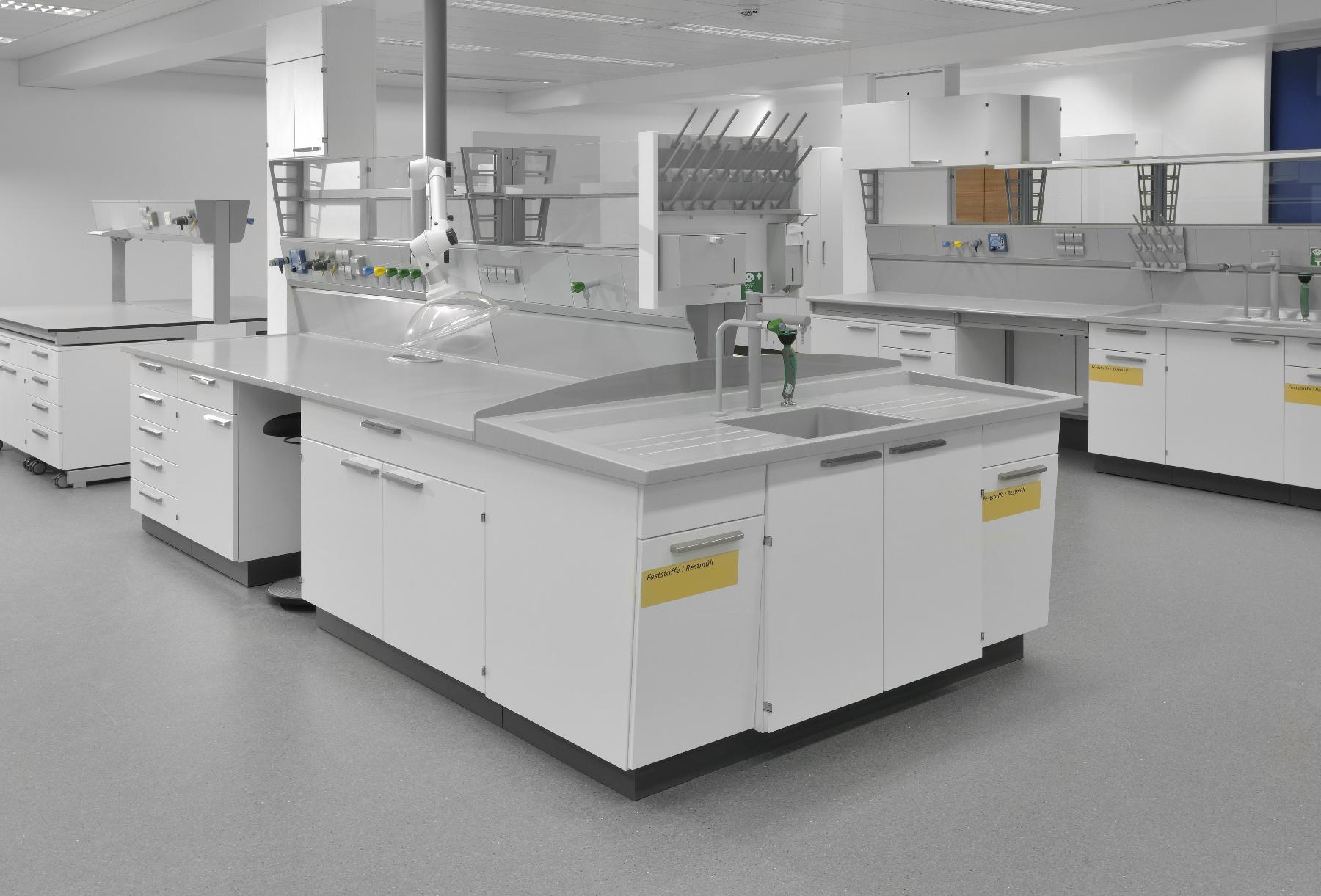 Laboratory service module detail